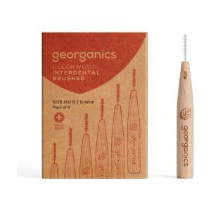 Cepillos Interdentales Georganics con mango de madera de haya, tamaño 0, que incluye 6 unidades. Estos cepillos están diseñados para una limpieza interdental eficaz y sostenible, utilizando materiales ecológicos y cerdas biodegradables.