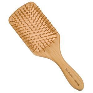 Cepillo Capilar Paleta de Bambú Bamboovement, un cepillo elaborado con bambú sostenible que ofrece una opción ecológica para el cuidado del cabello, proporcionando un peinado suave y respetuoso con el medio ambiente.