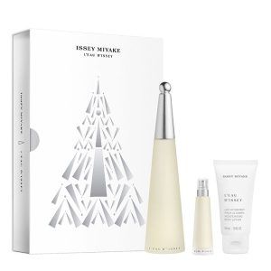 L'Eau D'Issey de Issey Miyake, que incluye una fragancia Eau de Toilette de 100 ml. El estuche presenta un diseño elegante y minimalista, y el perfume es conocido por su aroma fresco y acuático, ideal para un toque de sofisticación diaria.