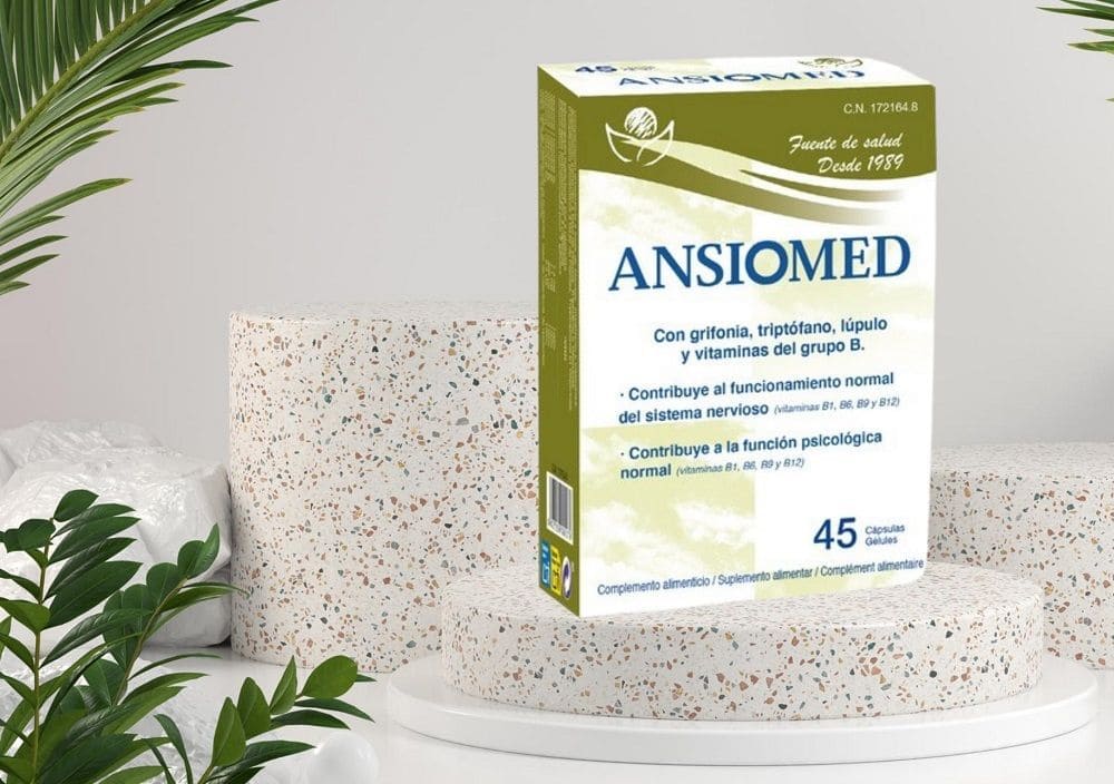 Descubre Ansiomed, Solución Natural para el Estrés y la Ansiedad Imagen del producto Ansiomed de Bioserum, destacando su uso como solución natural para el estrés y la ansiedad. Ansiomed está formulado para apoyar el equilibrio emocional y promover una sensación de calma. La imagen muestra el envase del producto, subrayando su papel en la gestión del estrés y la ansiedad de manera natural y efectiva.